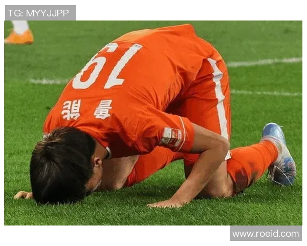 各大足球球星穿着的足球鞋品牌揭秘及其背后的合作故事 各大足球球星穿着的足球鞋品牌揭秘及其背后的合作故事