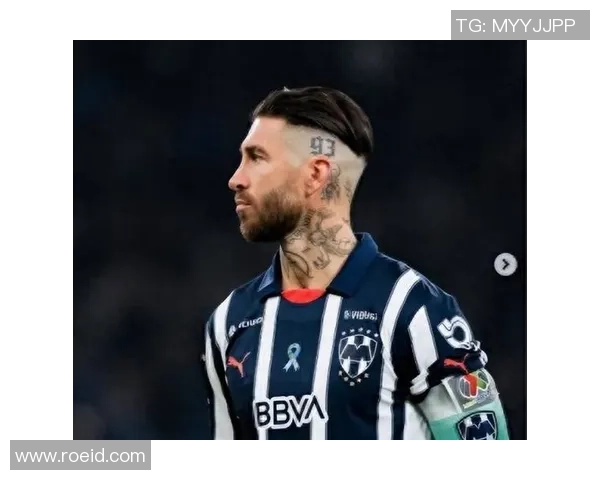 墨西哥足球巨星闪耀英超赛场 展现速度与力量的完美结合