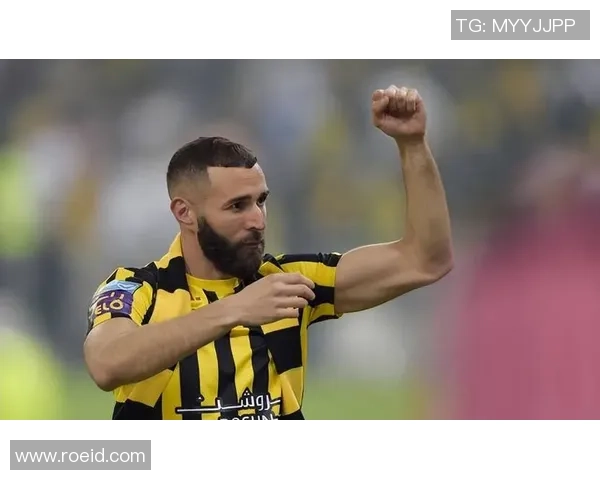 本泽马传奇足球生涯世界球星卡全解析与收藏价值探索 本泽马传奇足球生涯世界球星卡全解析与收藏价值探索