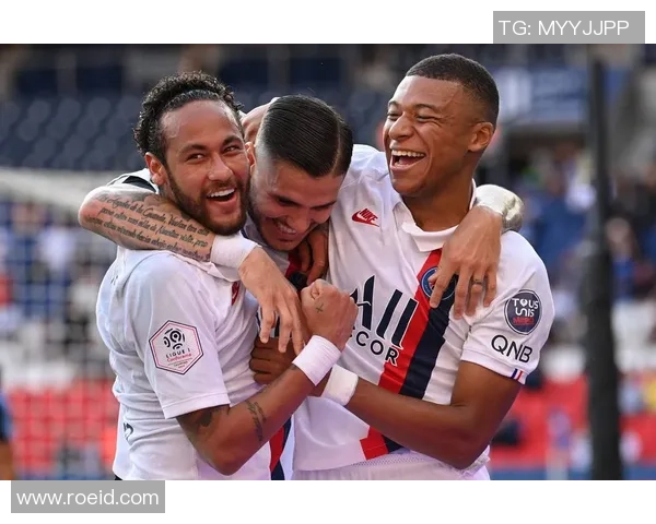 球星与足球明星亲密合影展现友谊与竞技精神魅力瞬间 球星与足球明星亲密合影展现友谊与竞技精神魅力瞬间