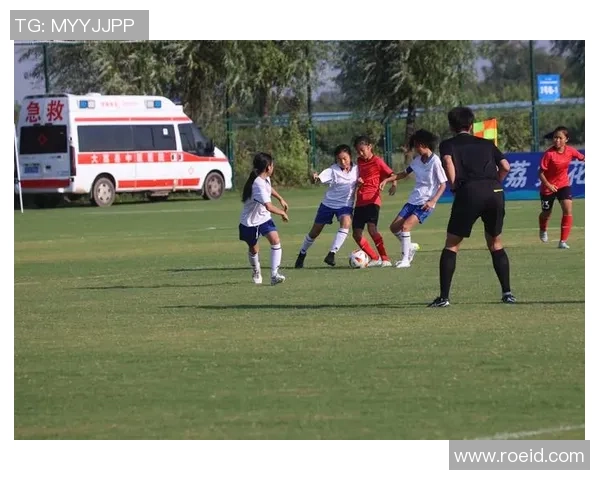 私生活低调且事业辉煌的足球女主角如何在赛场与生活中找到平衡