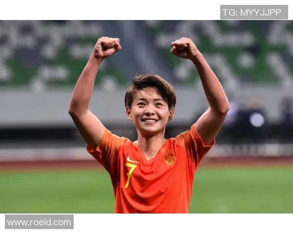 聚焦球星的荣耀与拼搏展现足球精神与激情的动人瞬间