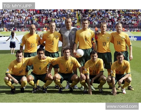 足球巨星童年照：从青涩少年到绿茵场上的传奇风采