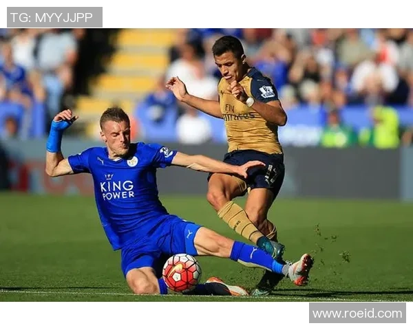 足球球星背身高清大图展现精彩瞬间捕捉全场专注神态与竞技激情